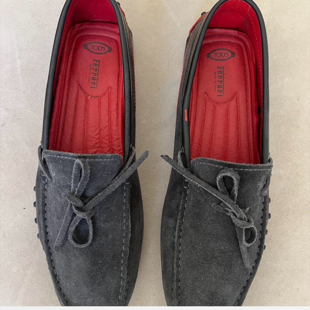 Tod's Men's Dark Gray Suede Loafers with Red Interior